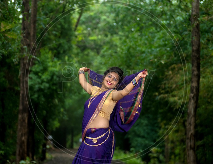 8 Sassy Saree Poses For To-Be Bride - | Saree photoshoot, Girl photo poses,  Beautiful girl photo