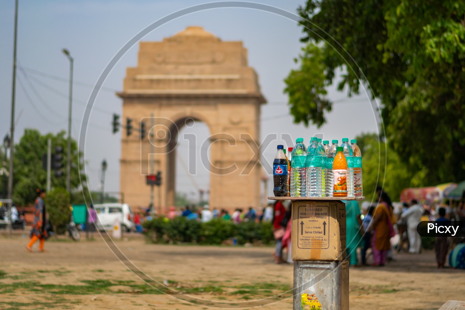 Water bottles and Cold drinks being sold in front of India Gate