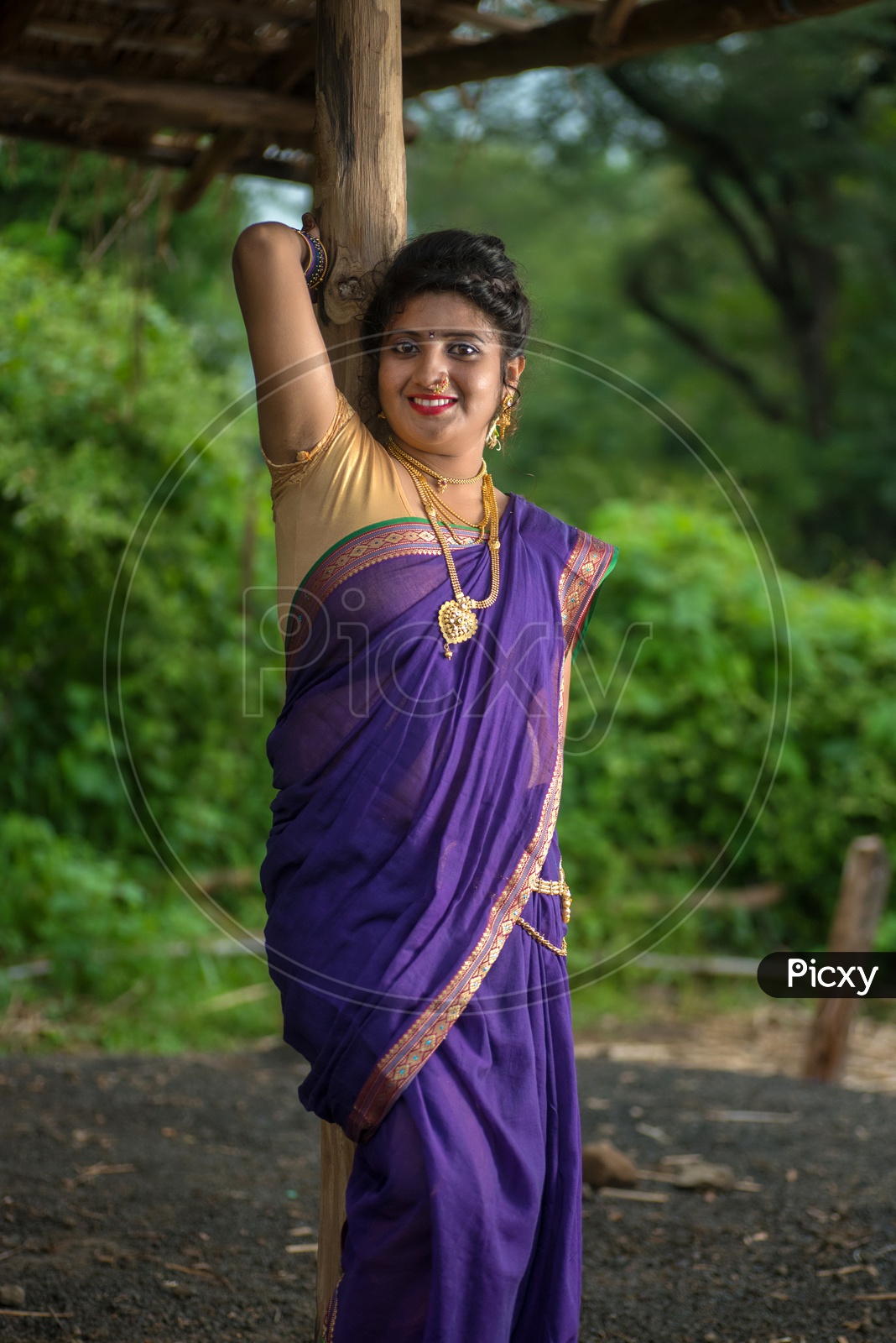 Pin by dev_hinvi on saree photoshoot in 2024 | Self portrait poses, Saree  poses, Stylish photo pose