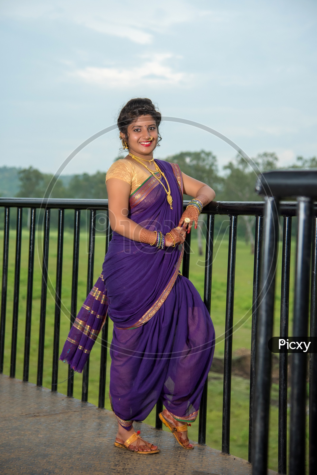 Nauvari | Nauvari saree, Saree poses, Indian wedding photography poses