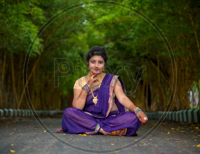 Beautiful Indian Young Girl Traditional Saree Stock Photo 1111239605 |  Shutterstock