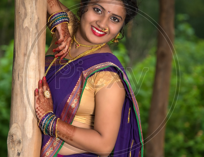 Beautiful Indian Young Girl Traditional Saree Stock Photo 1112157713 |  Shutterstock