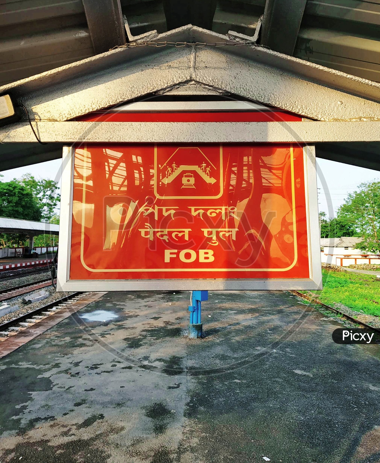 image-of-foot-over-bridge-fob-in-railway-stations-name-board