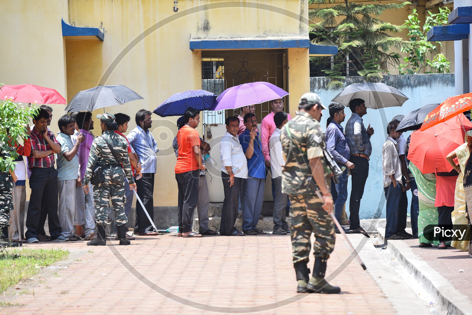 Voters Standing In Queue Lines in Bright Sun Holding  Umbrellas To Cast Their Votes  In Lok Sabha General Elections 2019