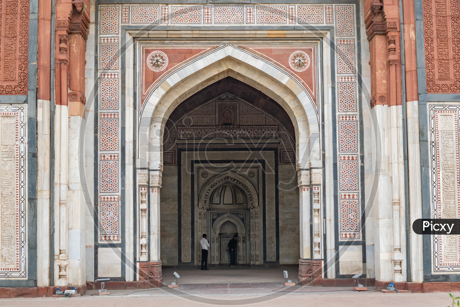 Grand Mosque(Qila-E-Kuhna Masjid), Purana Qila, Delhi