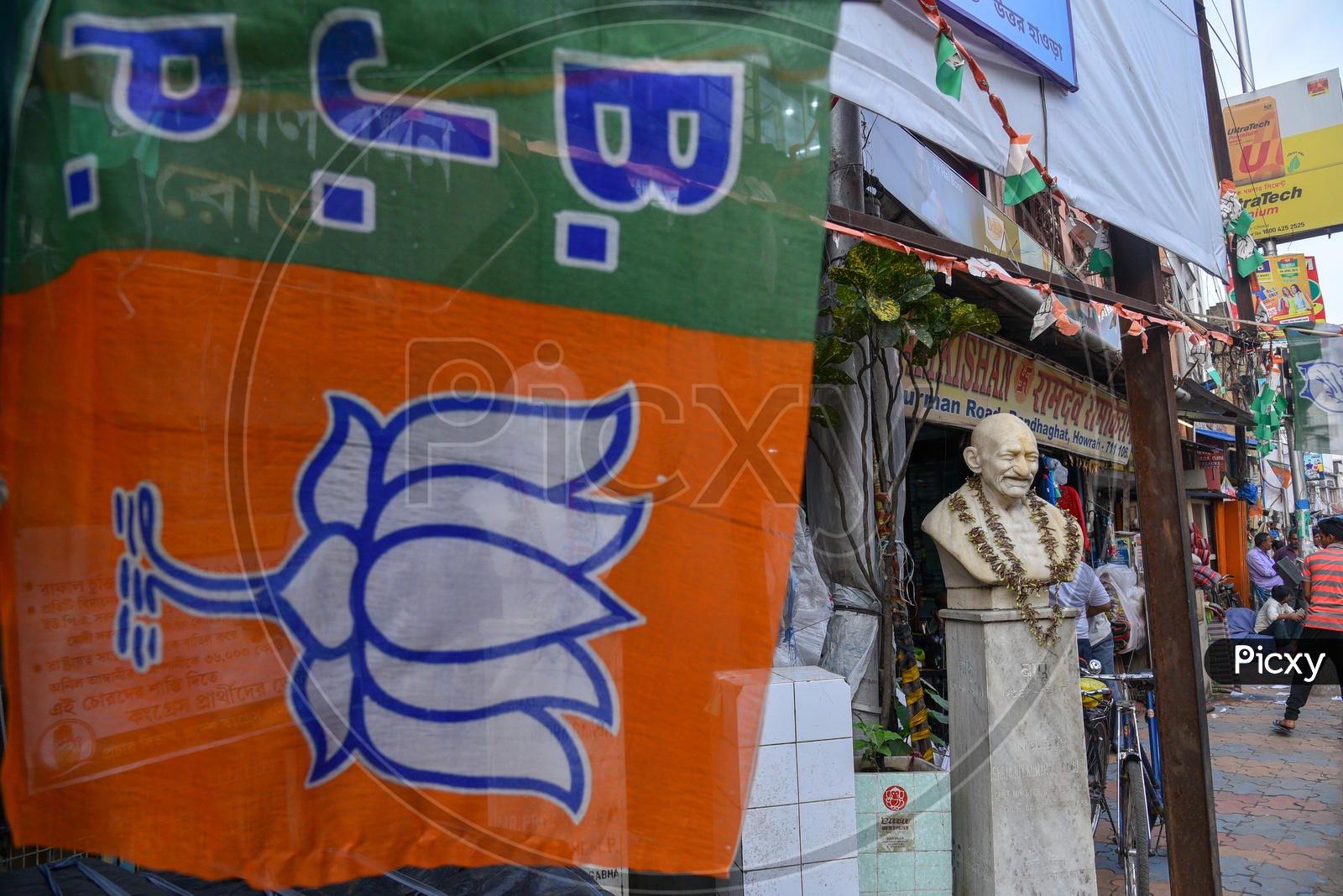 BJP Party Flags Tagged On The streets of Kolkata As a Part Of Election Campaign