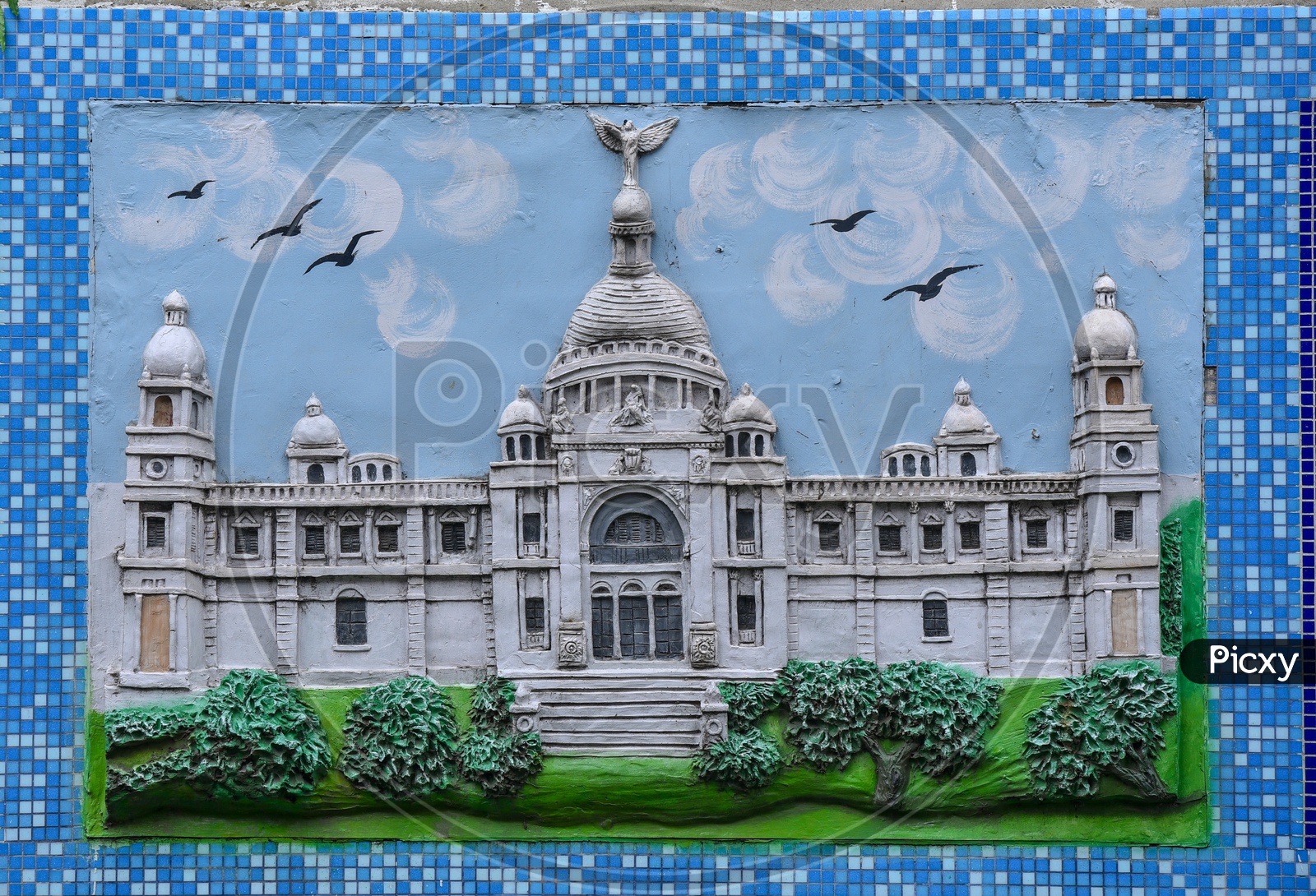 Wall Craving or Wall Sculpture of Victoria Memorial on The walls Besides the roads in Howrah