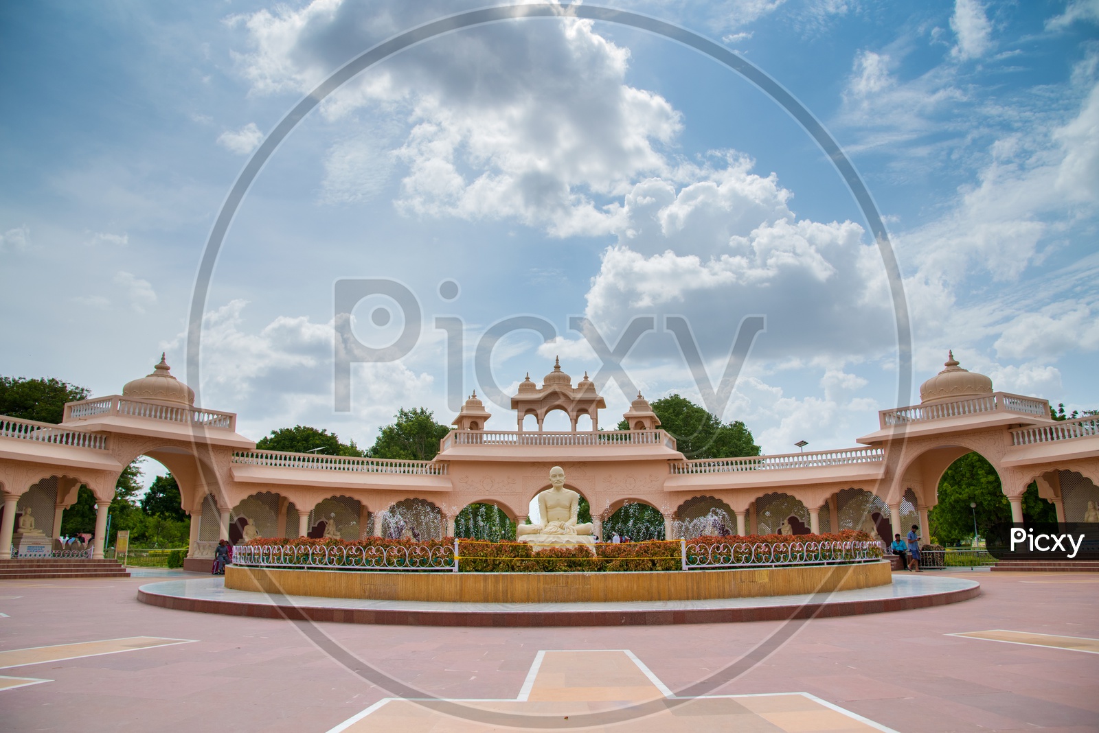 Image of Shri Saint Gajanan Maharaj Sansthan Temple in Shegaon-PU085755 ...