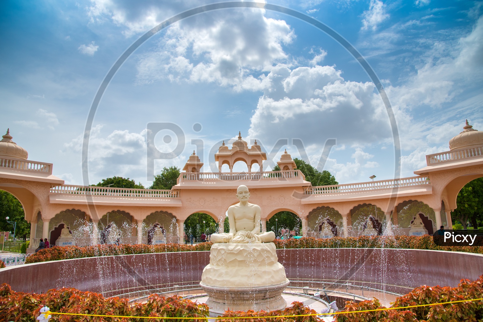 Image of Shri Saint Gajanan Maharaj Sansthan Temple in Shegaon-XP494555 ...