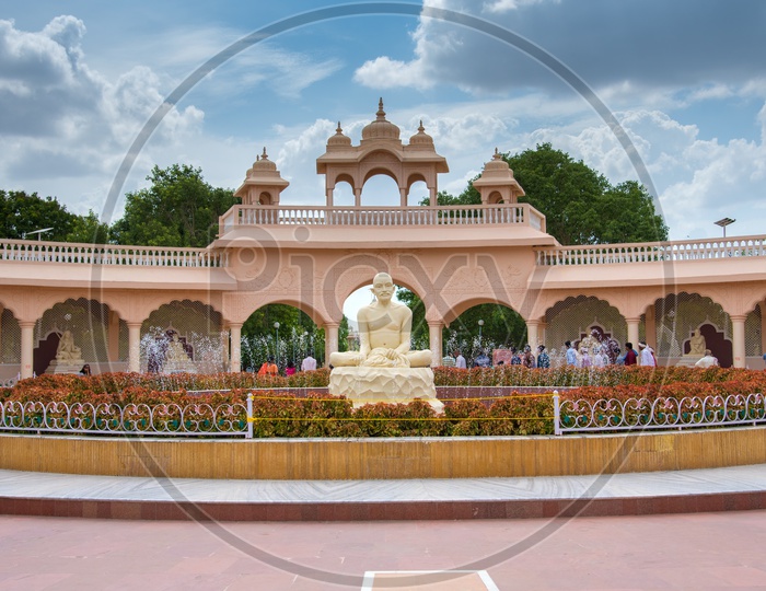 Image of Shri Saint Gajanan Maharaj Sansthan Temple in Shegaon-HL343189 ...