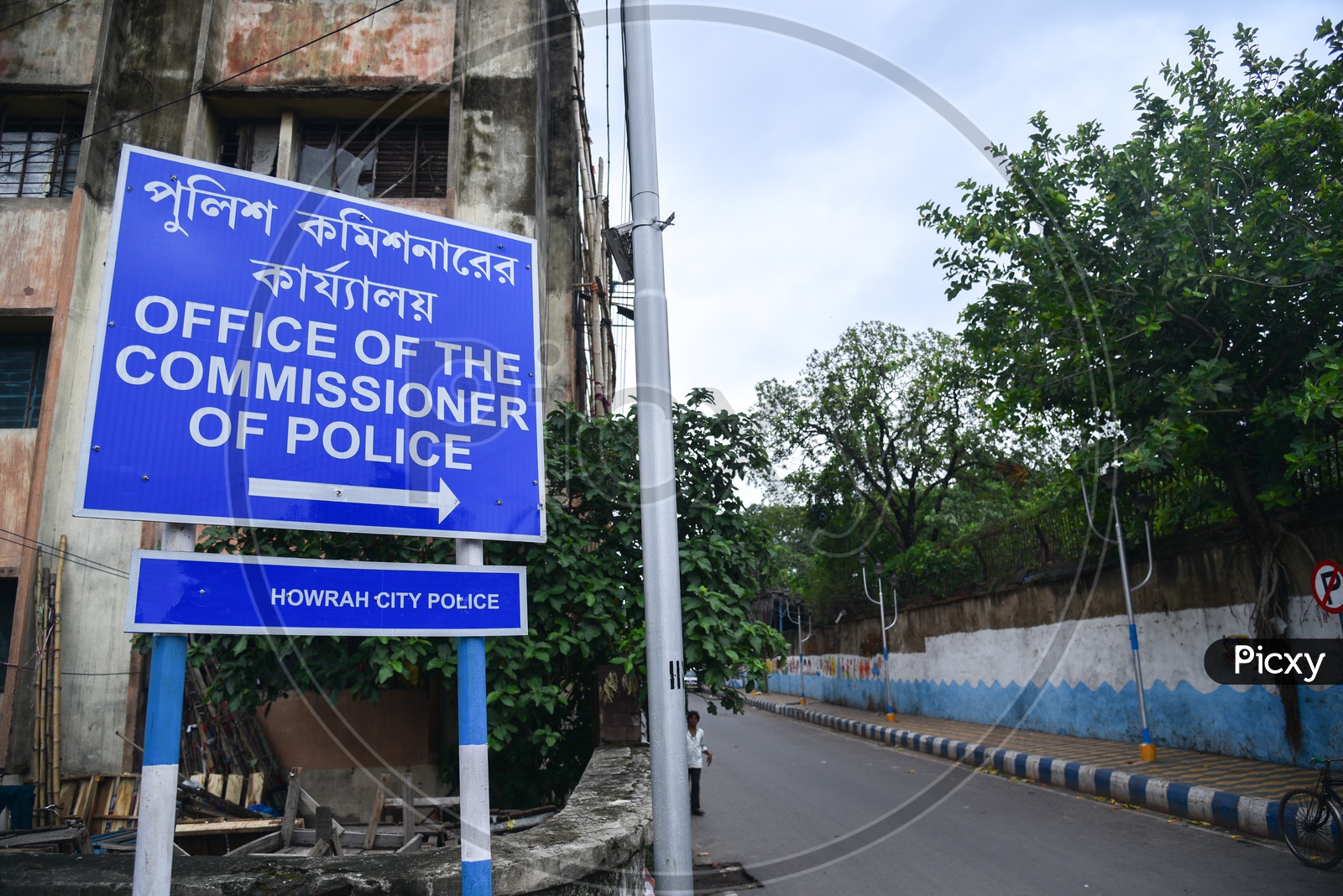 Sign Board Showing The Way To Office Of  Commissioner Of Police in Howrah