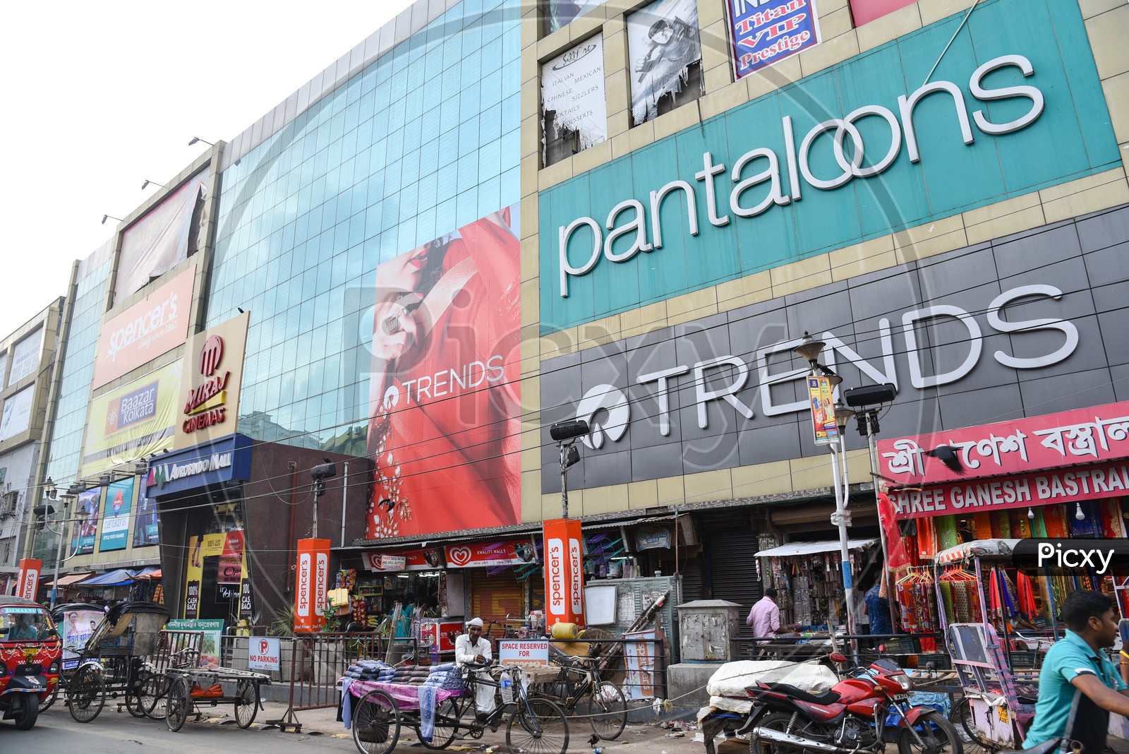 Pantaloons And Reliance Trends Shopping Malls In Howrah Aurobindo Mall