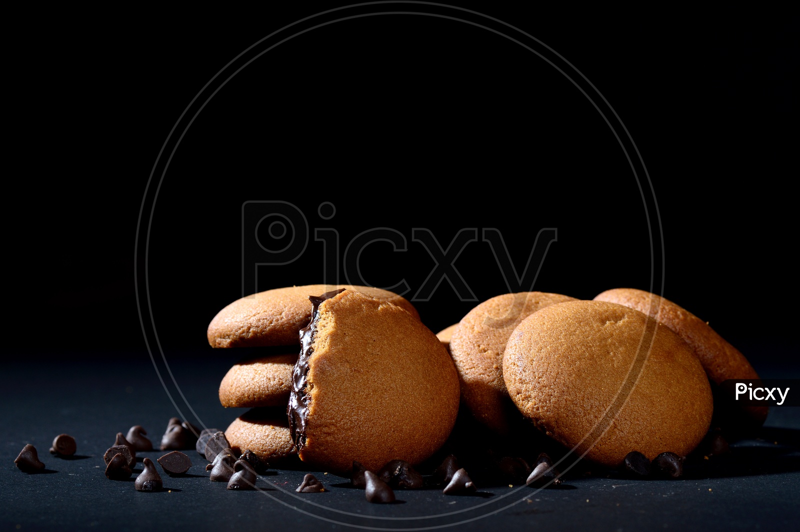 Biscuits filled with chocolate cream. Chocolate cream cookies. brown chocolate biscuits with cream filling on black background.