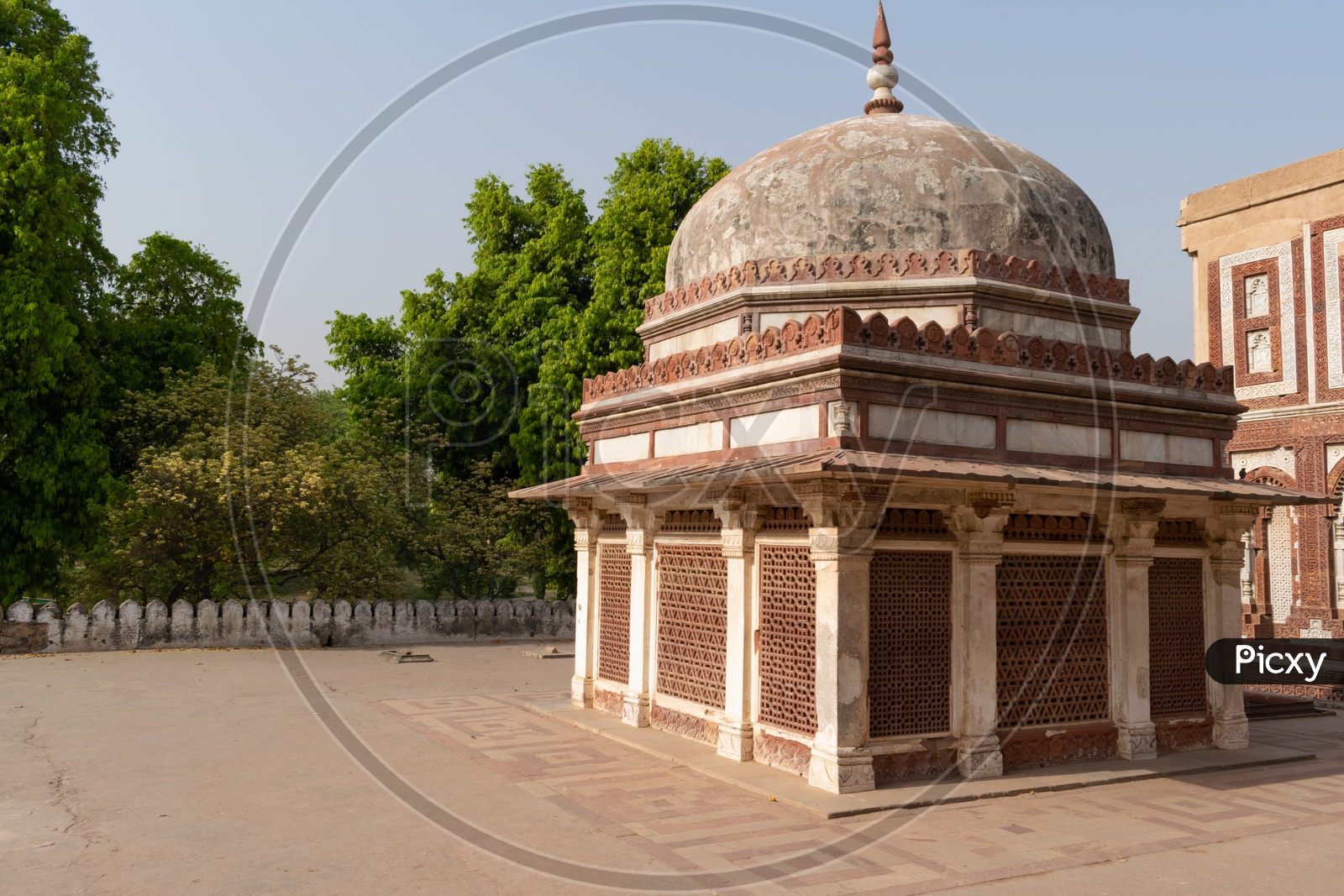 Imam Zamin's Tomb, Qutub Minar