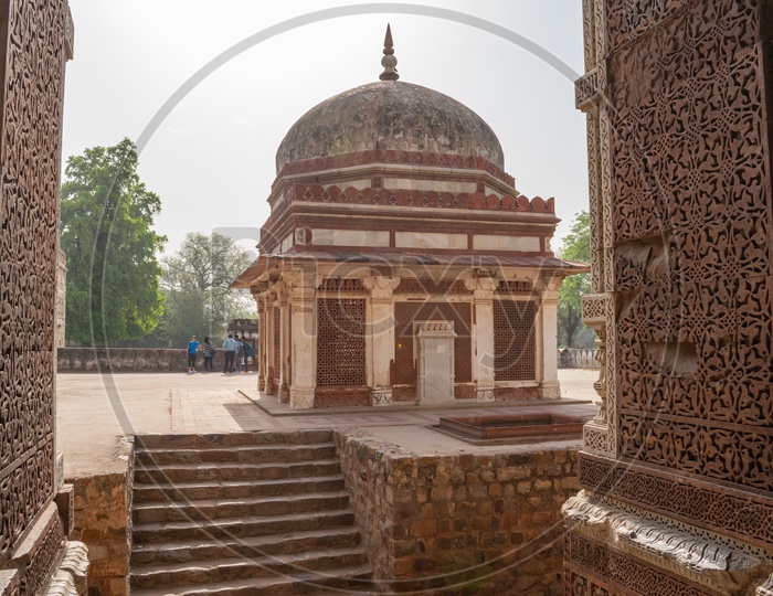 Imam Zamin's Tomb, Qutub Minar