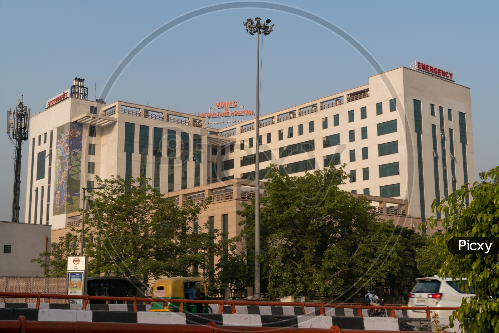 Vardhman Mahavir Medical College and Safdarjang Hospital, Delhi