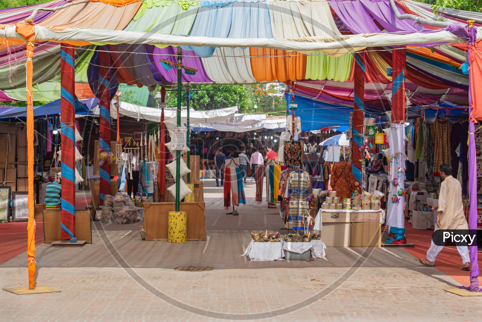 image-of-food-and-craft-bazaar-delhi-haat-ina-delhi-fn776960-picxy