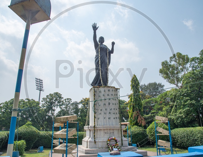 P T Latha Memorial Statue In Kolkata