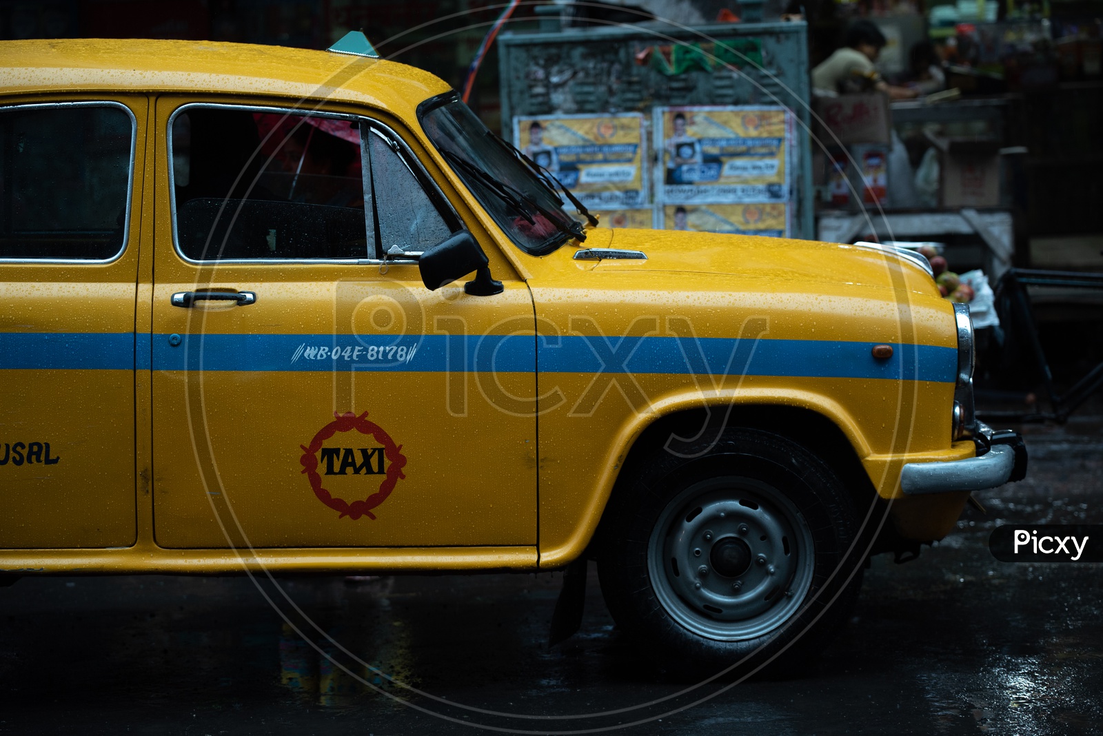 Yellow Cabs Or taxis  Running On the Roads Of Howrah in Heavy Rain Due To Cyclone  Fani