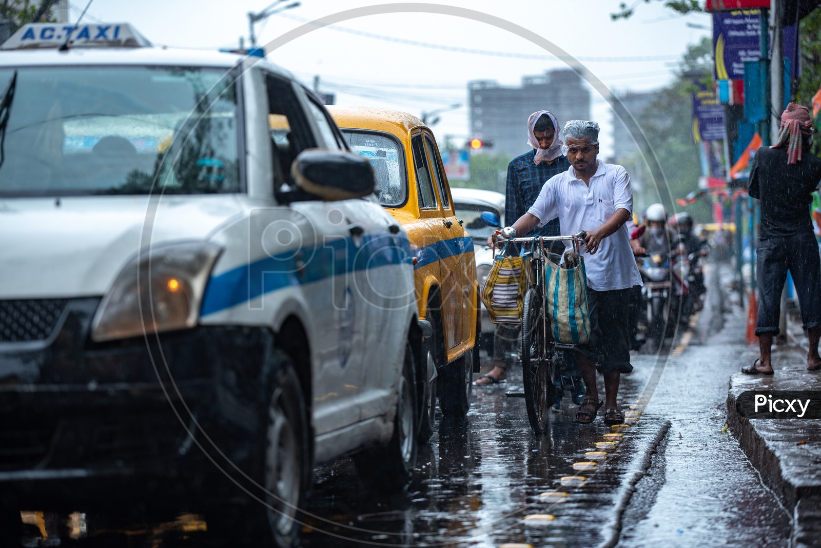 Traffic  Jams Due To Heavy  Rain  Lashing In Kolkata