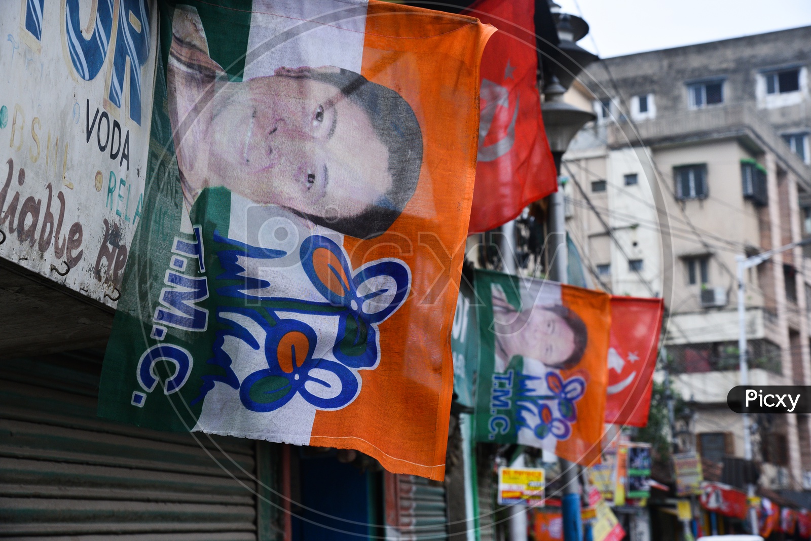 Trinamool Congress  ( TMC )  And Mamata Benerjee Flags Tagged  in City  As a  Part Of Election Campaign In Kolkata City