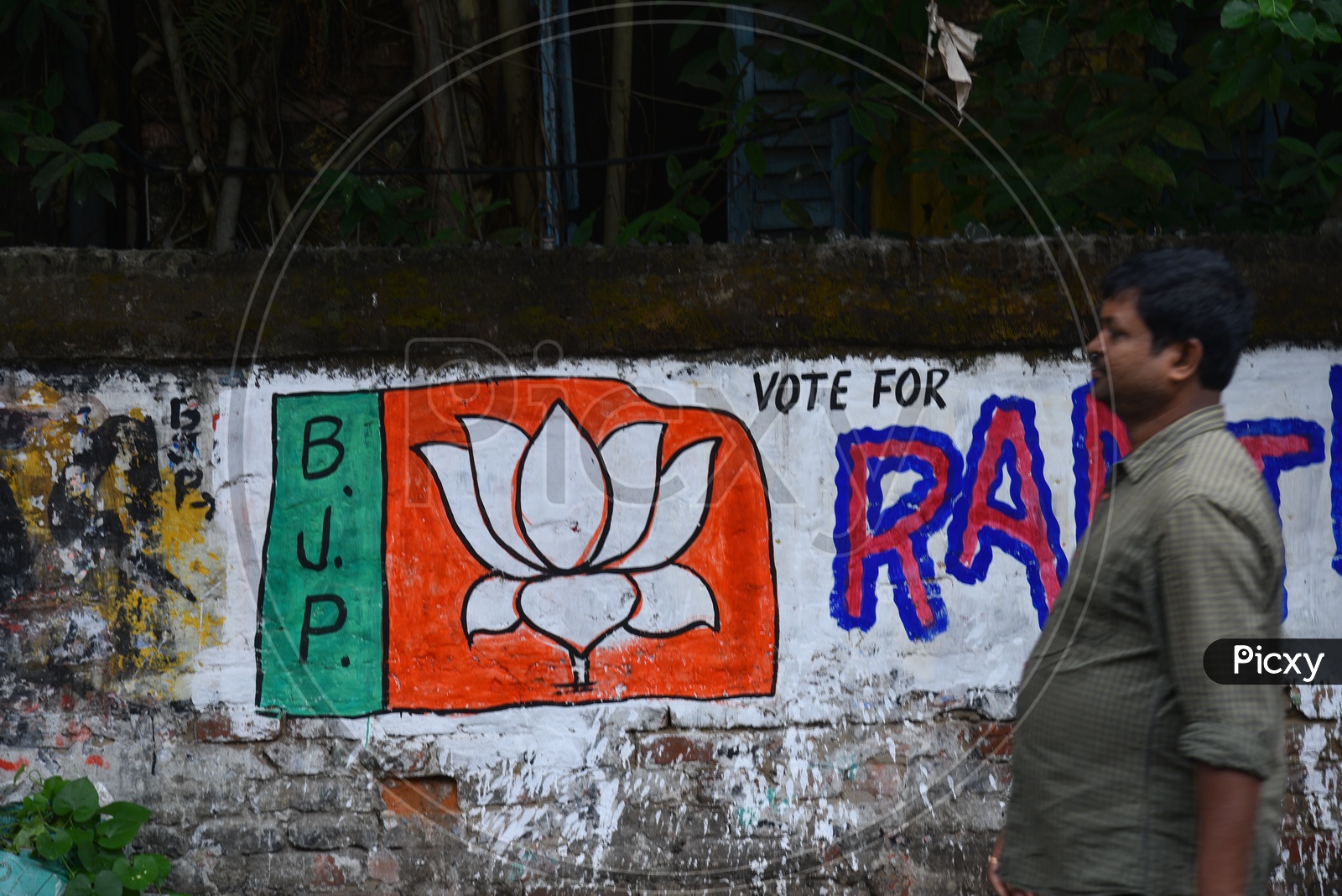 BJP  Party Symbol Painting  On  Walls Of  Howrah  As an Election Campaign