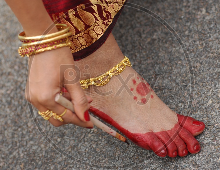 Red Mixture Or Paste Marked Foot  Or Parani  Marked Foot  Of  a Bride