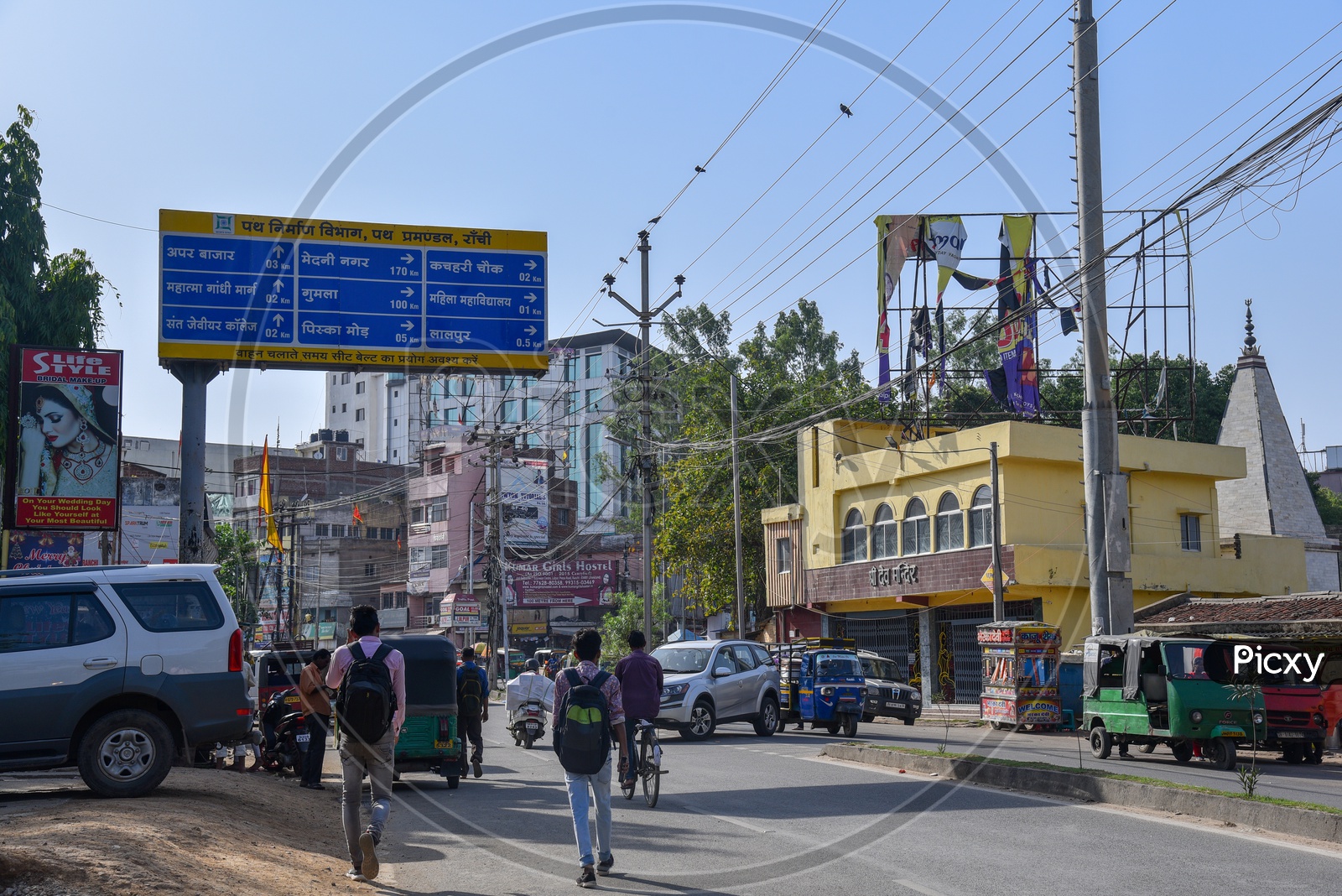 Pedestrians On The Dangratoli Chowk  Road