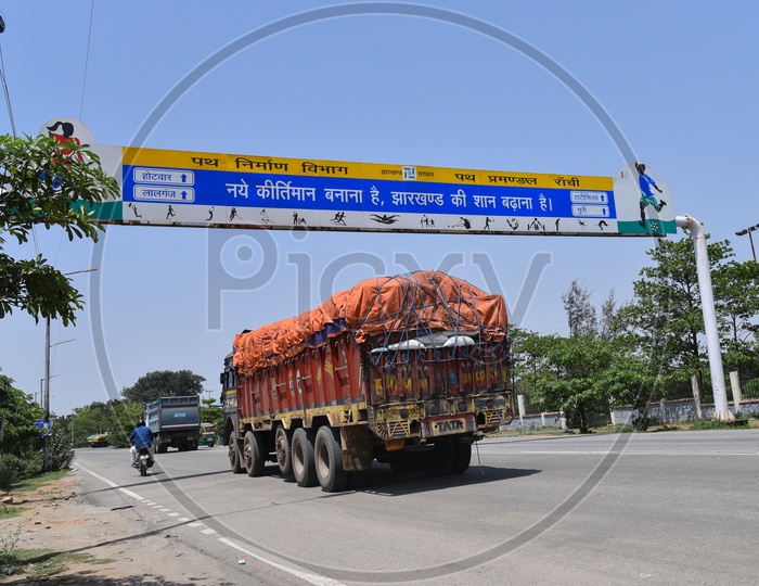 Heavy Load Vehicles Or Trucks  Carrying Loads in  Kheilgaon - Tatisilwai Road in Ranchi