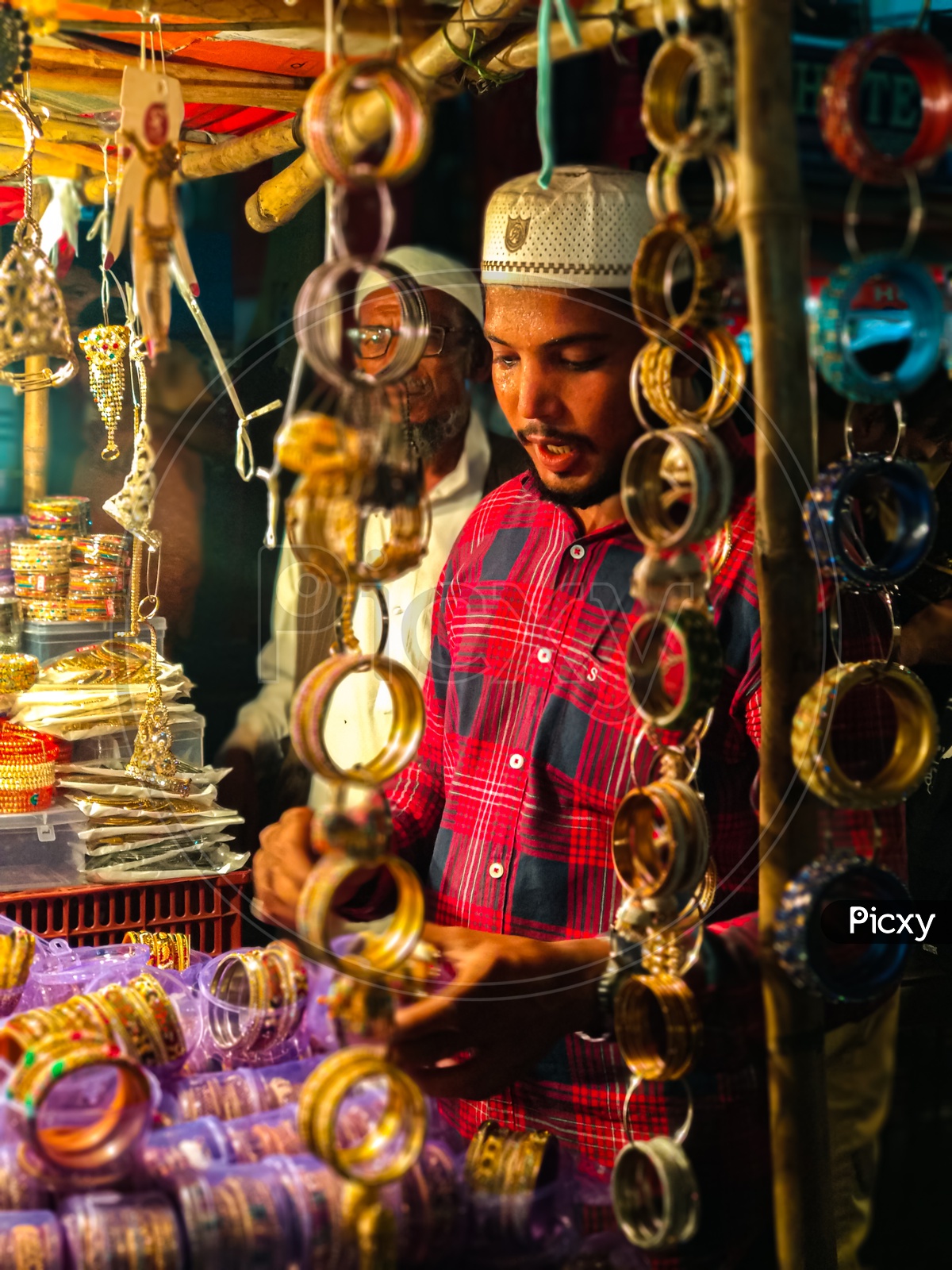 Bangles vendor getting sweat while selling bangles at 10PM from charminar shopping