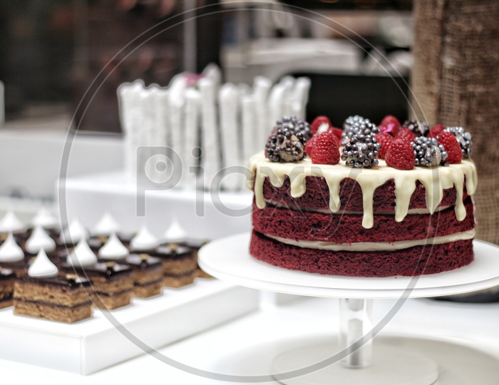 Red velvet cake with chesse frosting