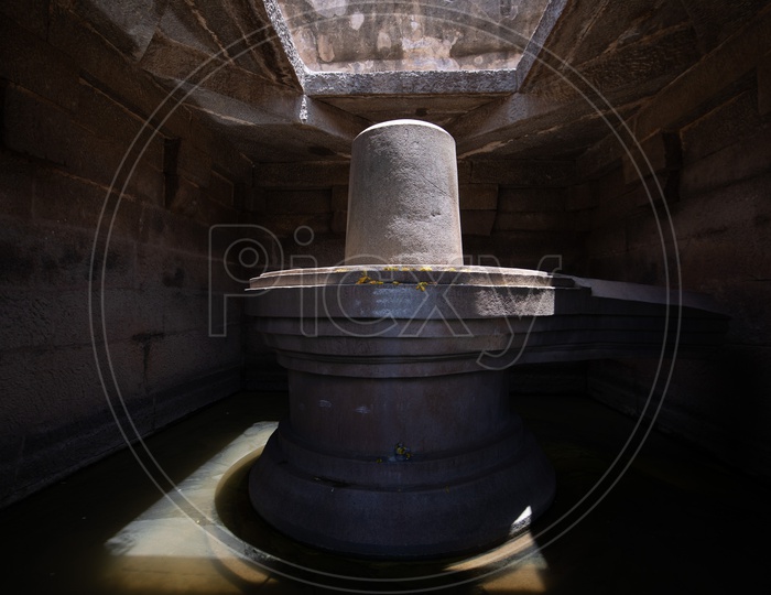 Badavi Linga   Statue Surrounded by  a Pool Of  Water