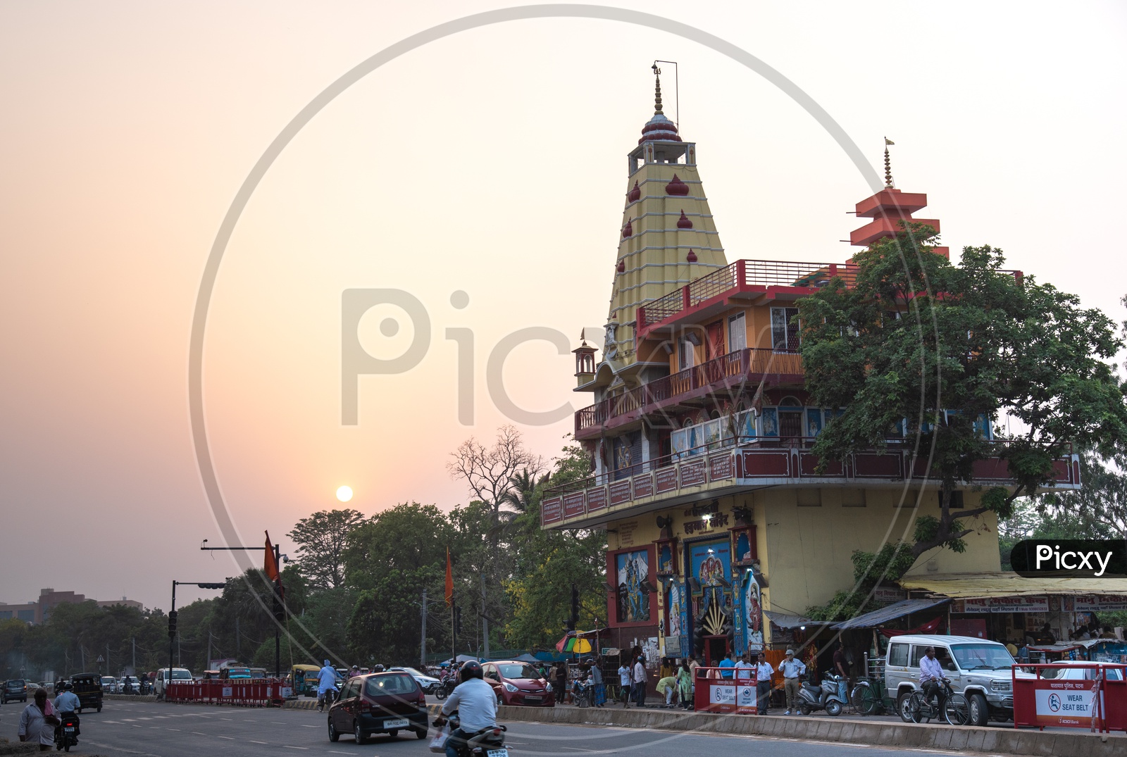 Commuting Vehicles On Patna  City Roads Near Sri Sri Panchrupi Hanuman Mandir