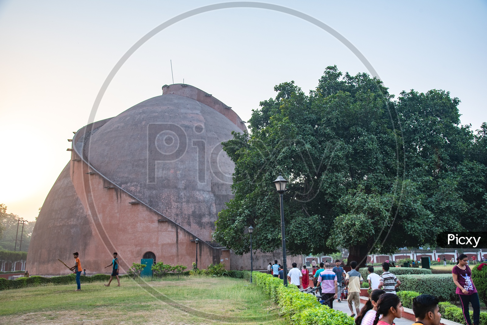 Patna Park In The Xxx Video - Image of Visitors in the Golghar Park , Patna-YL114017-Picxy