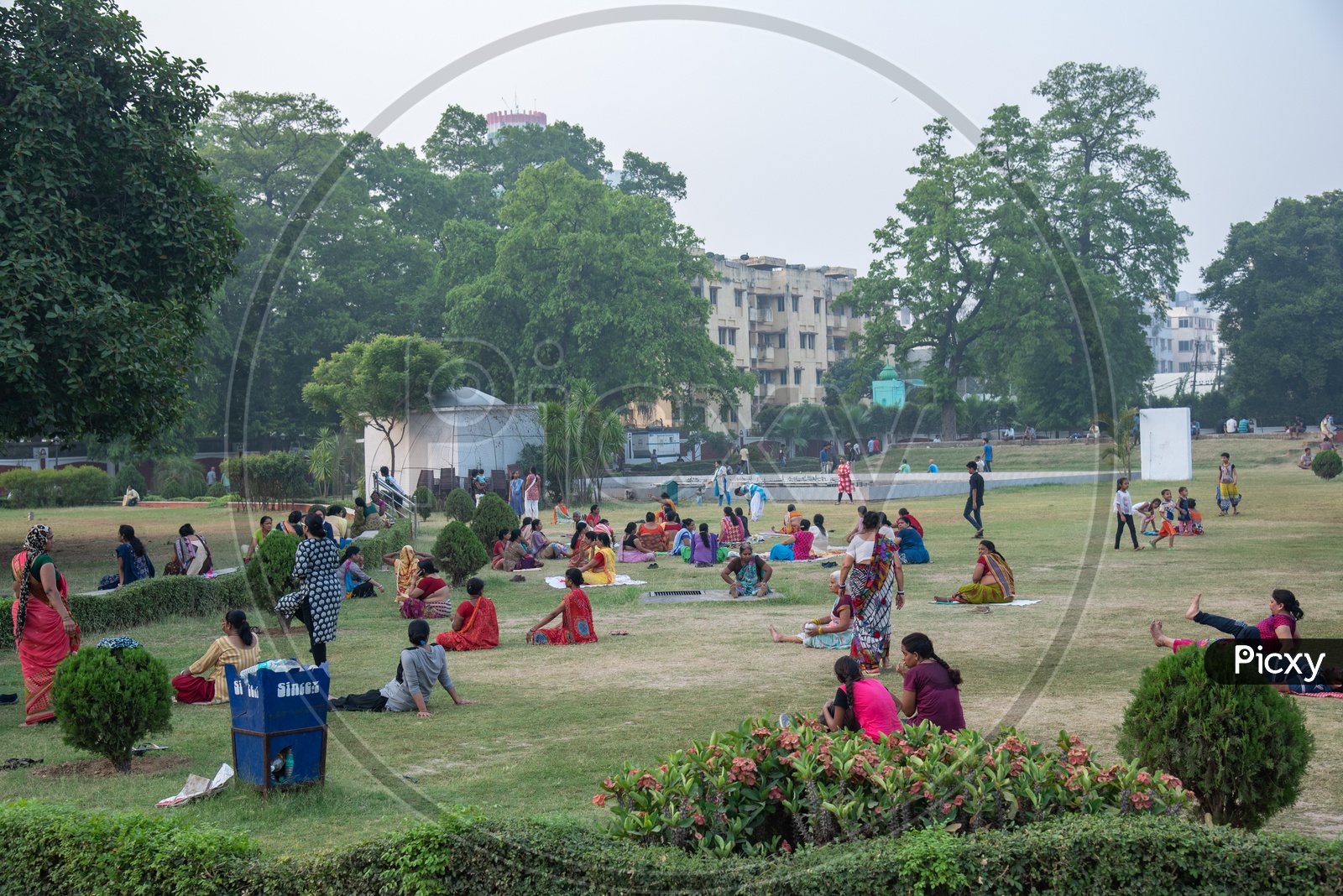 Visitors in the Golghar Park , Patna