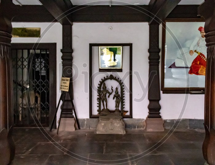 Rajwada Palace Temple statue