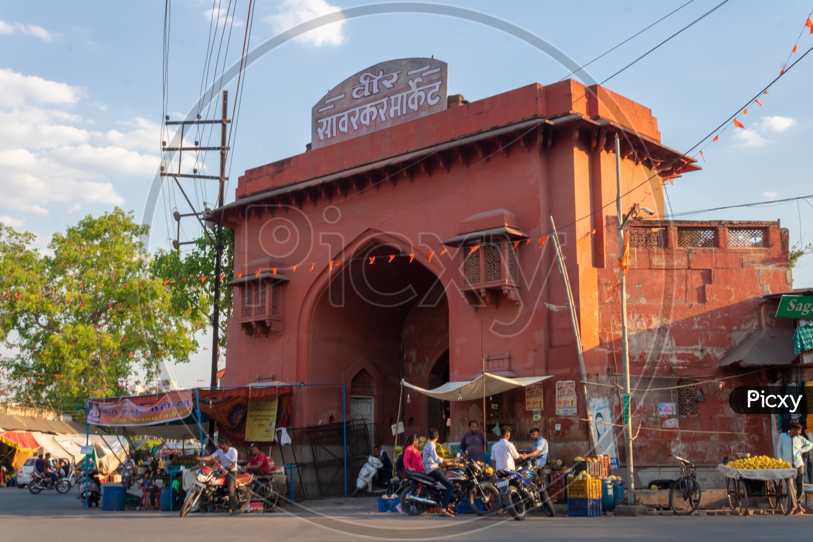 Veer Sawarkar Market entrance