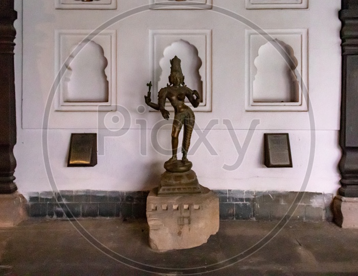 Rajwada Palace Temple statue