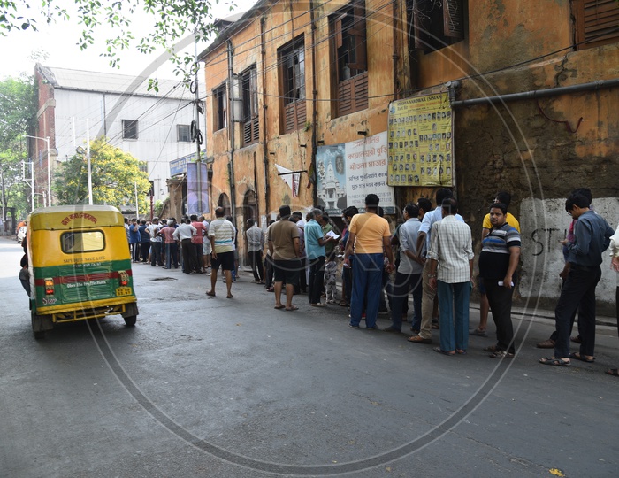 Voters Standing In Queue Lines For Casting Their Votes In Lok Sabha  General Elections 2019  in West Bengal