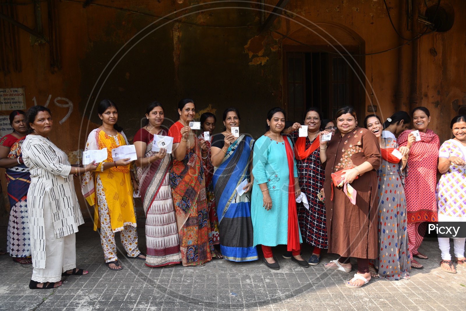 Woman Voters Standing In Queue Lines For Casting Their Votes In  Lok Sabha  General Elections 2019  in West Bengal