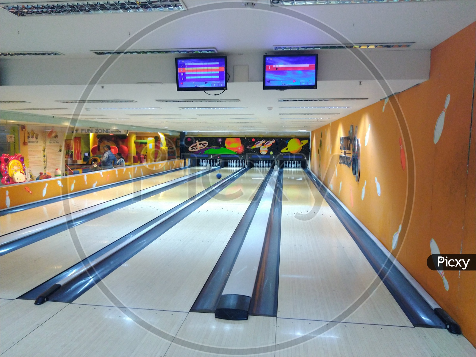 Splitz & Strikezz Bowling Alley