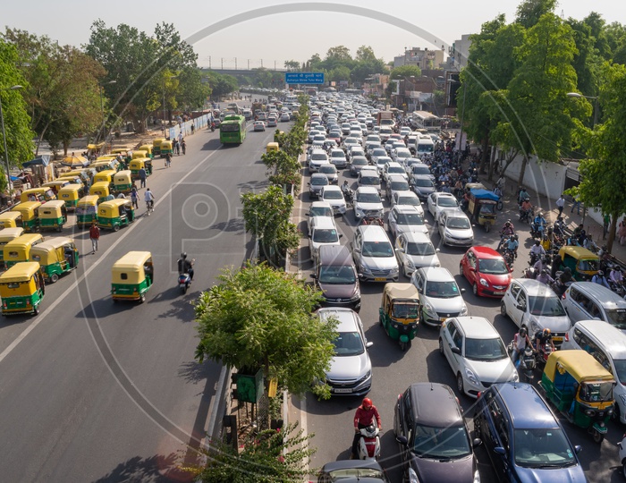 Autos and Vehicles on the Acharya Shri Tulsi Ram Marg, Chhatarpur, Delhi