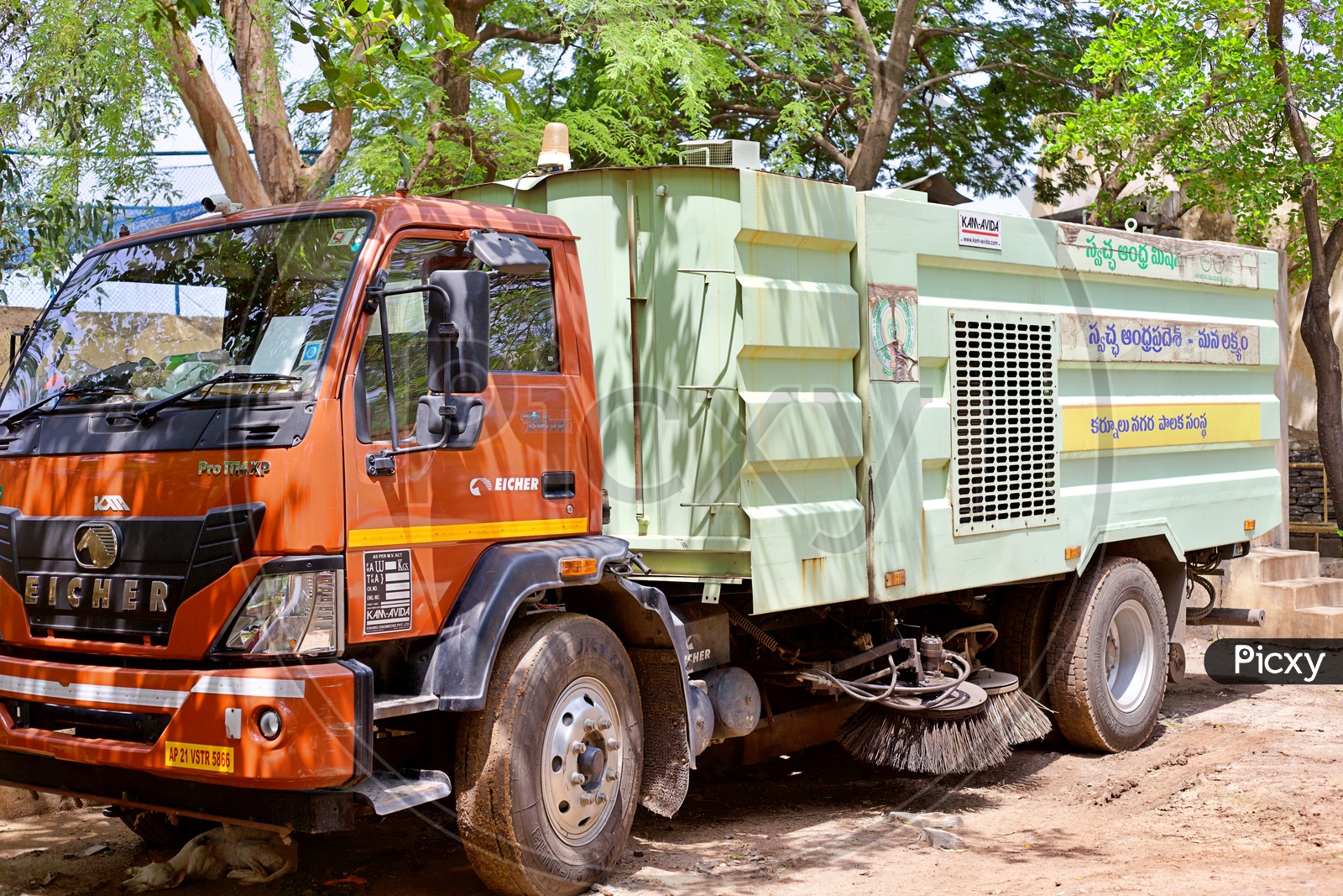 Heavy sweepers used by Kurnool Municipal Corporation.