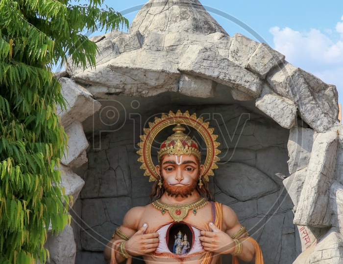 Lord Hanuman statue in Rishikesh