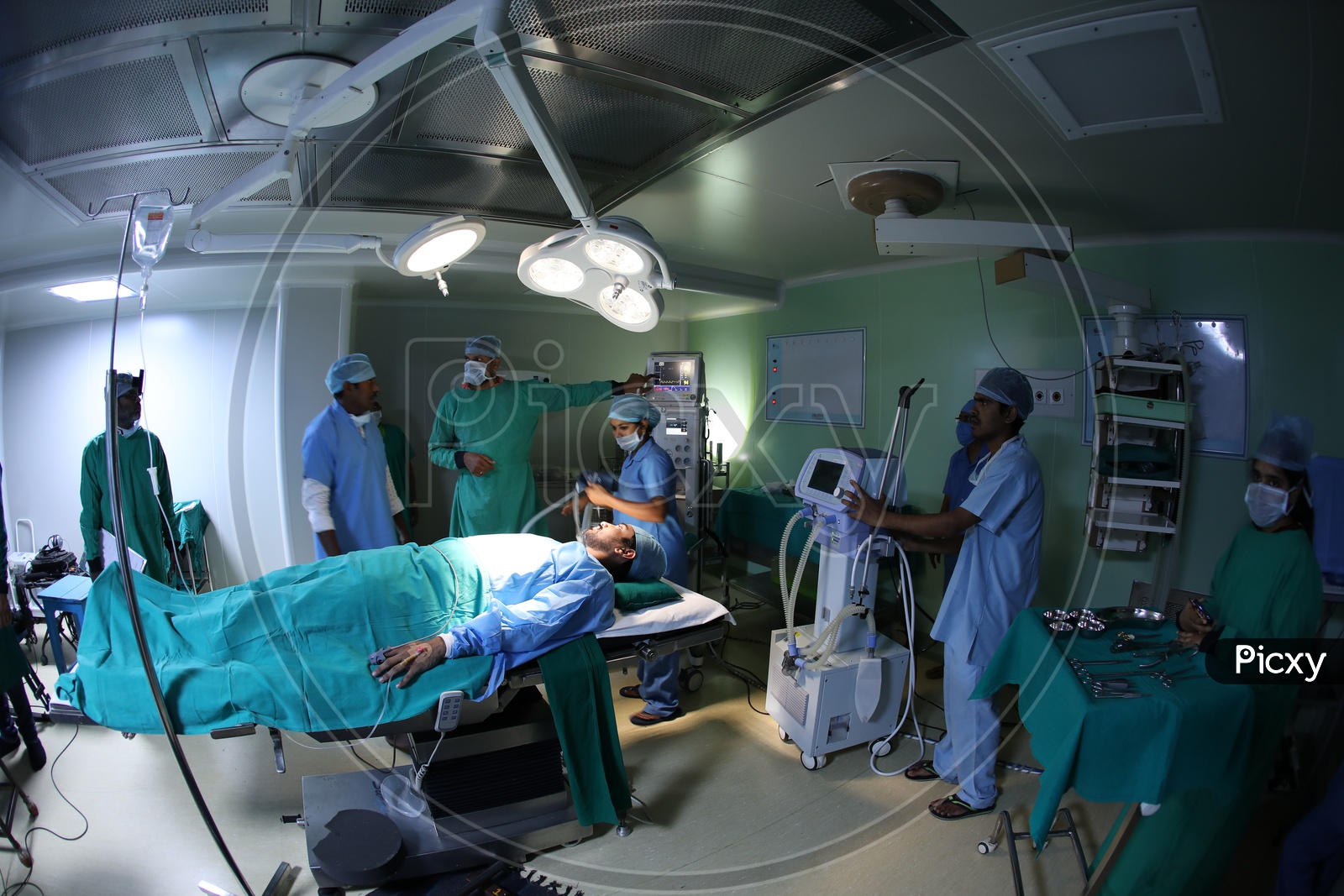 Image Of Hospital Operation Theater Or Icu With Doctor Treating The Patient Ew679842 Picxy