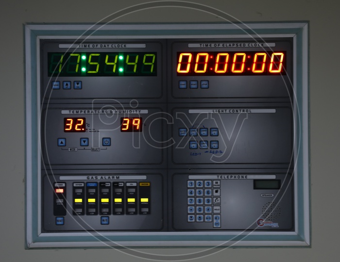 Image of Led Display Of a Control Unit With Measure DisplayUZ274363Picxy