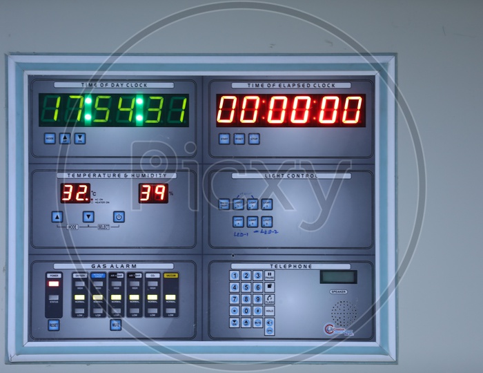 Display Of Measure Units of a  Control Unit With Analog Led