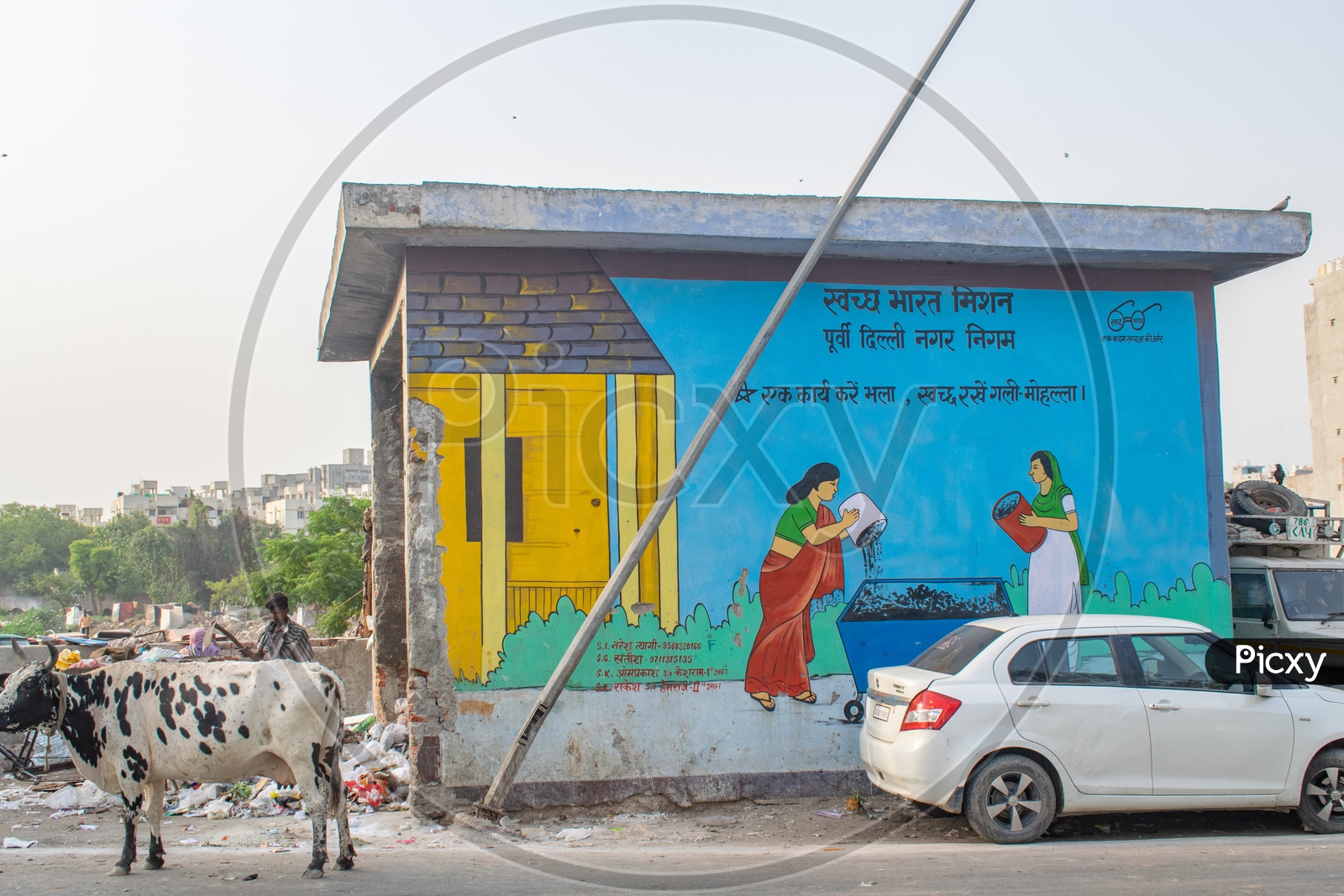 Dumping site for garbage and "Swachh Bharat mission" advertisement at the wall
