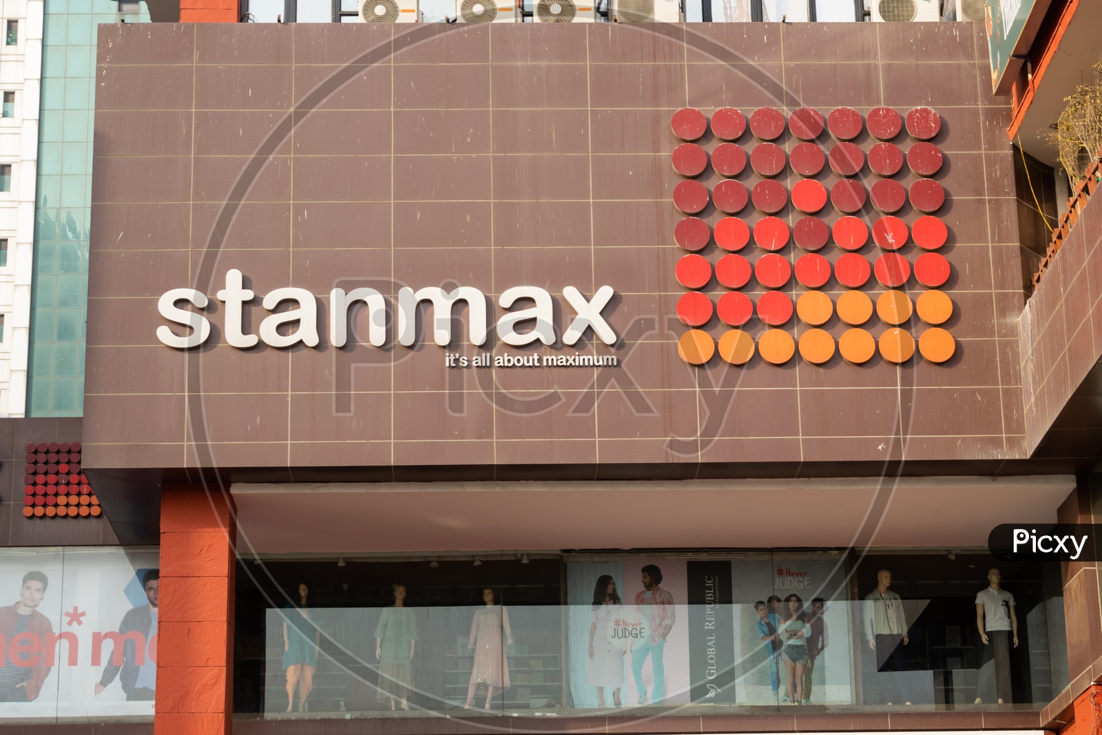 Stanmax Retail Outlets at Netaji Subhash Place, Pitampura, New Delhi