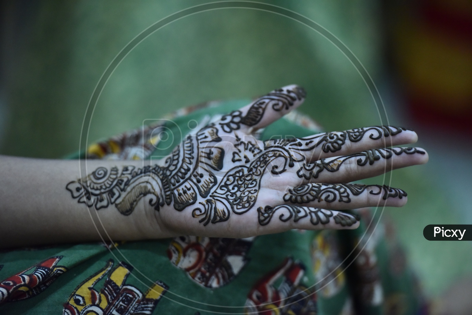 Mehandi  Hands  Closeup  In  Indian Wedding